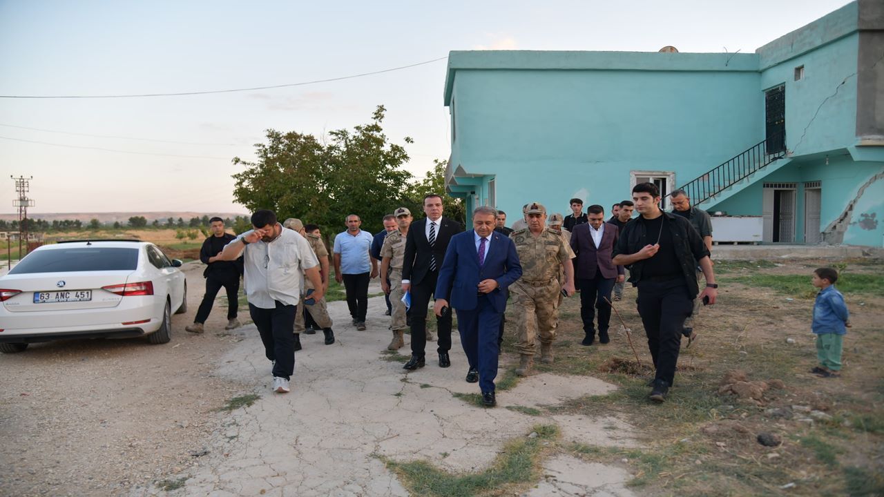 Şanlıurfa'da deprem sonra Vali Hasan Şıldak'tan, Pınarbaşı ve Büyük Akziyaret mahallelerinde inceleme
