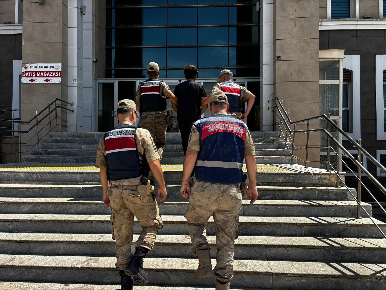 Şanlıurfa'da Jandarma ve JASAT'tan ortak operasyon: Katile geçit yok!