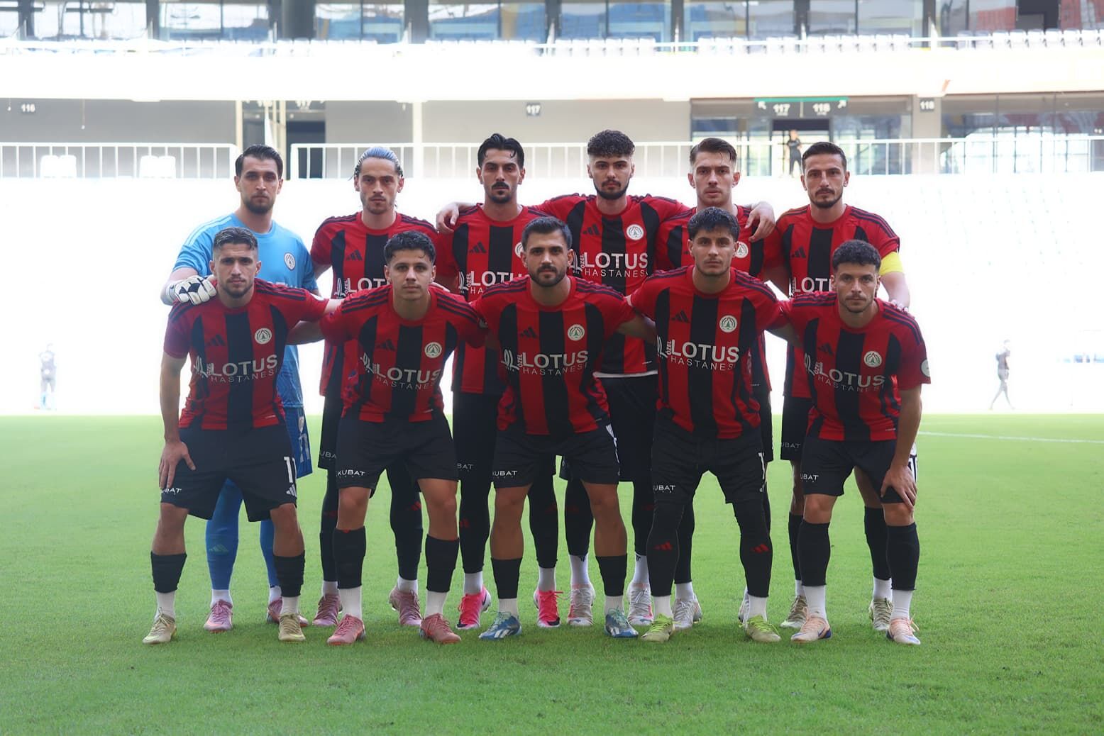 Şanlıurfa'nın kırmızı-siyah fırtınası Adanaspor'u etkisi altına aldı: Karaköprüspor yenilmezliğe oynuyor