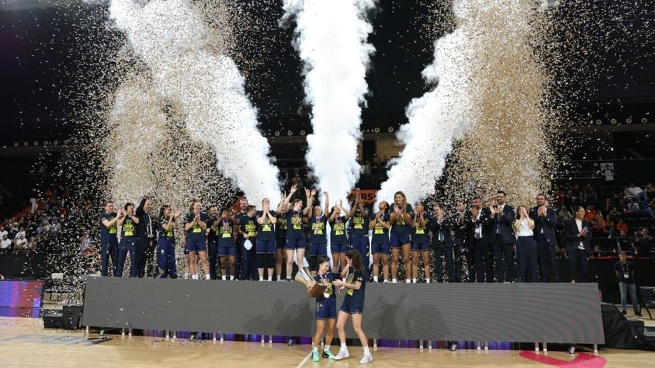 Fenerbahçe Tarfin tarih yazdı! Süper Kupa'yı 3. kez kazandı