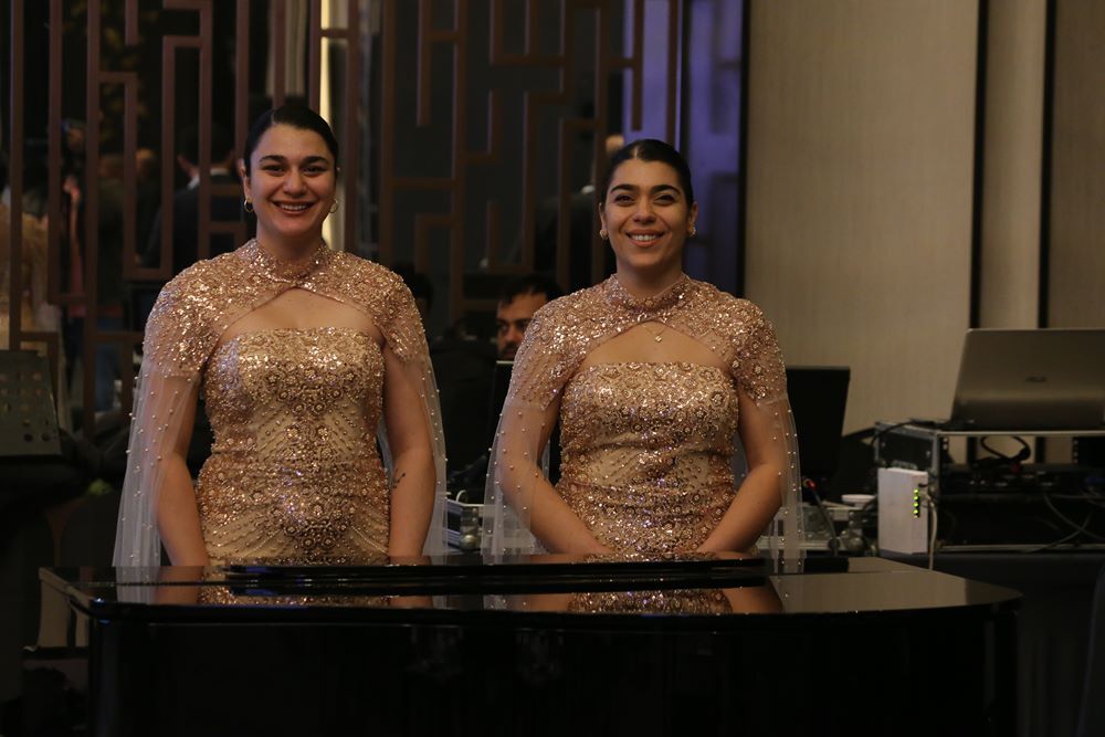 Şanlıurfa'daki UNESCO zirvesinde sahne alan Nurnilay ve Nurniran Pınar kardeşler büyüledi