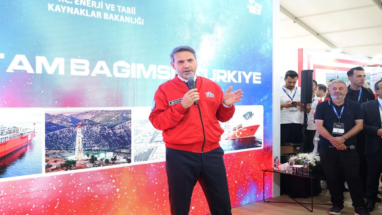 Bakan Bayraktar Şanlıurfa'dan Türkiye'nin yeni enerji çağının müjdesini verdi: "Kendi insanımızla kuracağız"