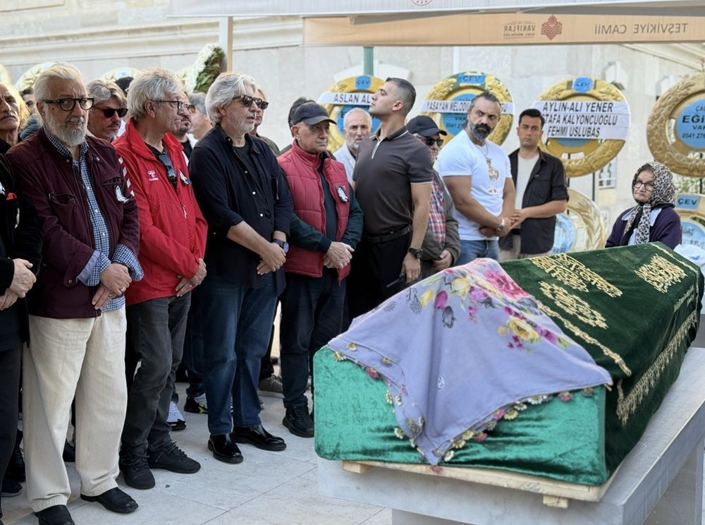 Türk tiyatrosunun usta ismi Necla Uygur son yolculuğuna uğurlandı