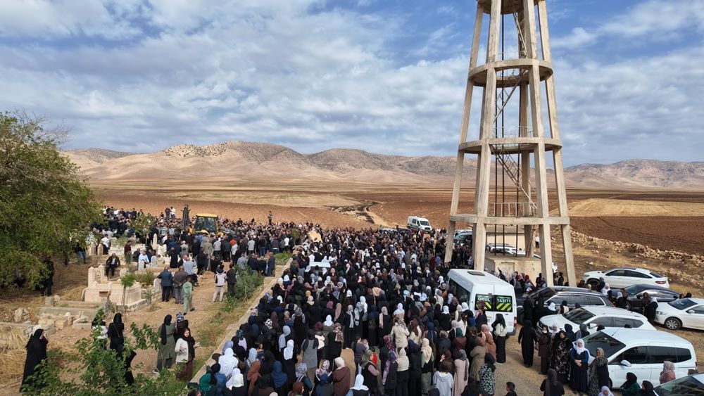 Aynı aileden 6 cana acı veda; Mardin Nusaybin'de 4 çocuk anneleri ile yan yana defnedildi!