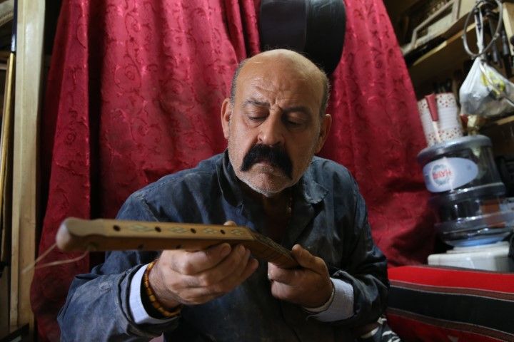 Şanlıurfa’da Babasından Kalan Bağlama İçin “Trilyon Verseler Vermem” Diyor