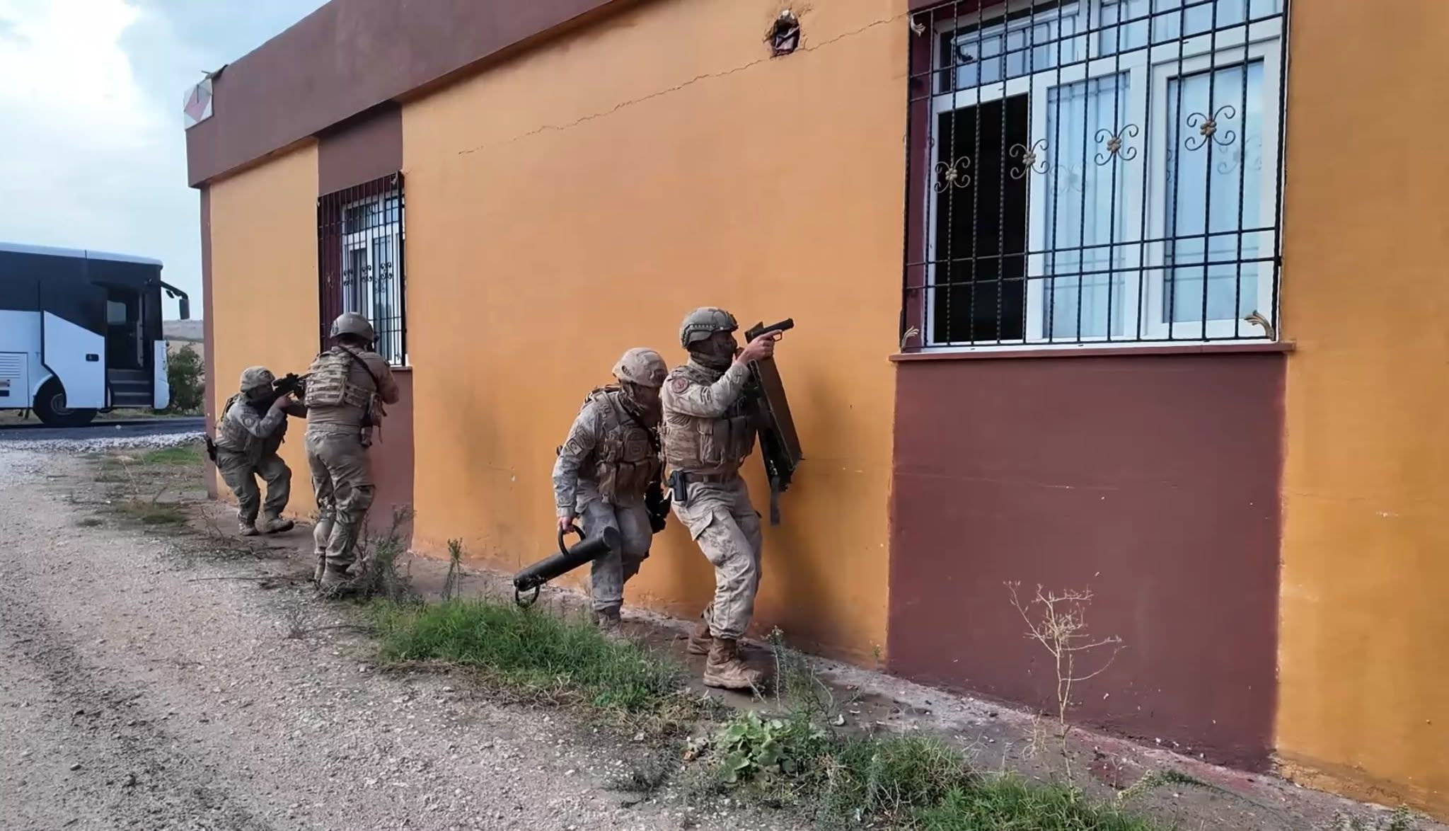 Şanlıurfa’da 5 Yıl 10 Ay Hapis Cezasıyla Aranan Şahıs Yakalandı