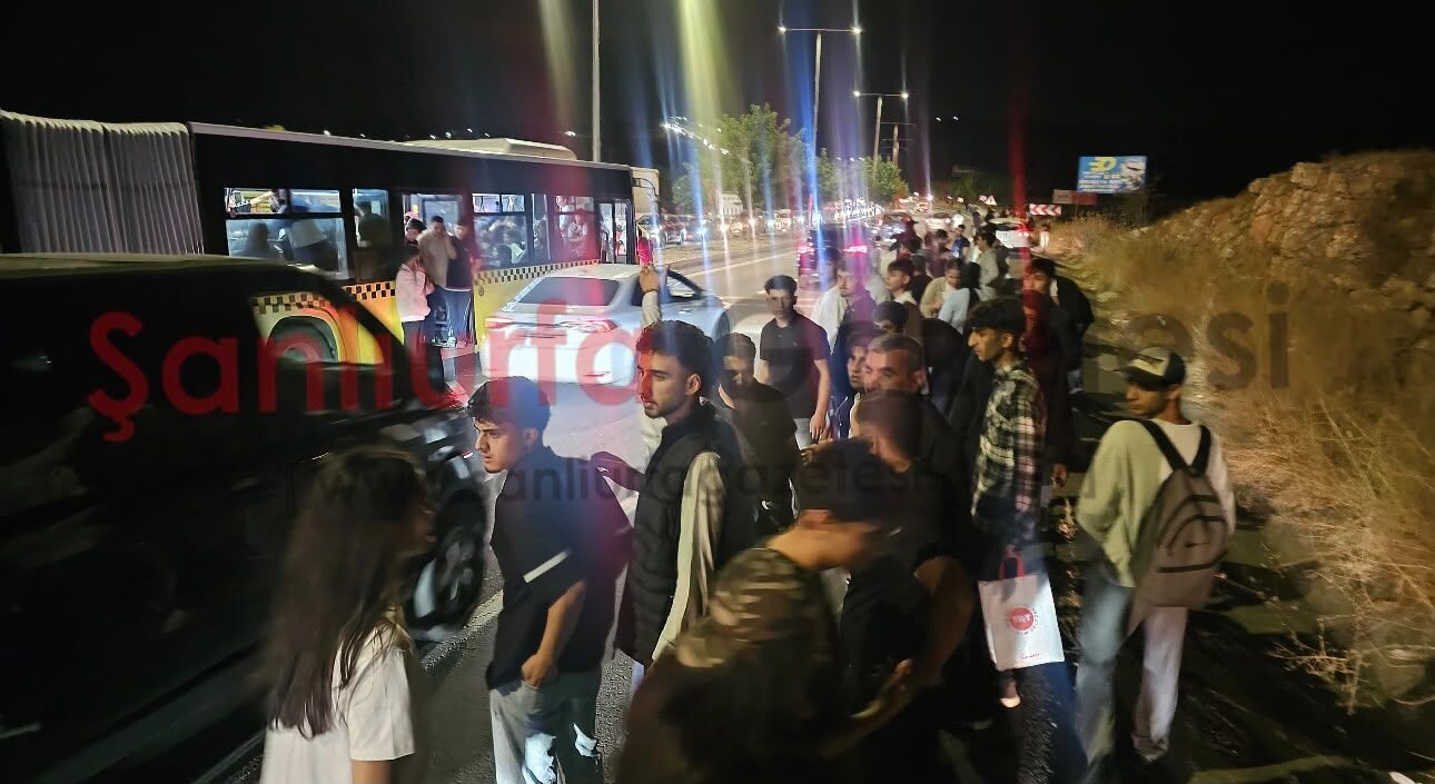 Şanlıurfa’da TEKNOFEST dönüşü kaza: Belediye otobüsü ve otomobiller çarpıştı, 5 yaralı