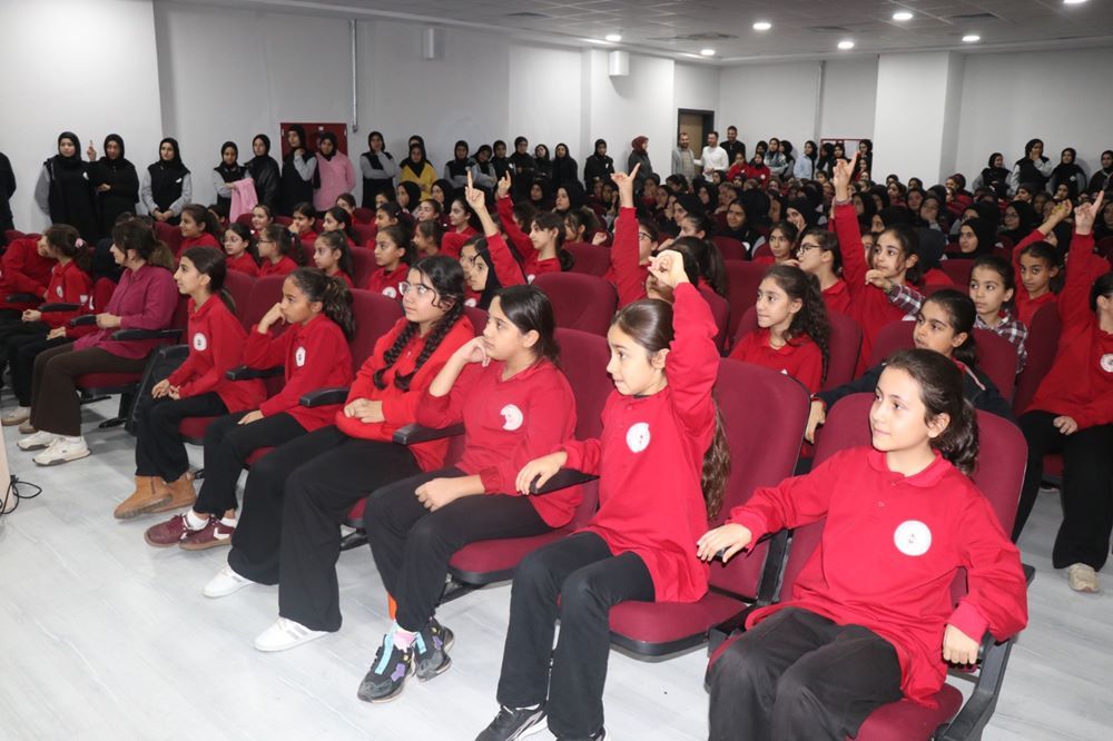 Büyükşehi̇r’den “Beni̇m İlk Bi̇tki̇m” İle Çevre Bi̇li̇nci̇ Eği̇ti̇mi̇ (3)