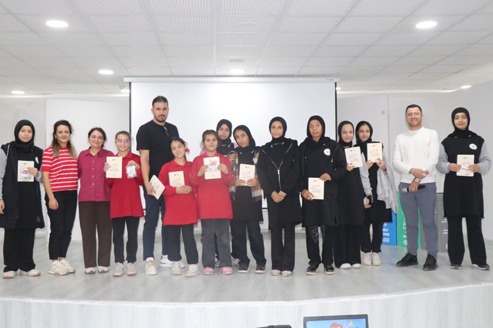 Büyükşehi̇r’den “Beni̇m İlk Bi̇tki̇m” İle Çevre Bi̇li̇nci̇ Eği̇ti̇mi̇ (6)