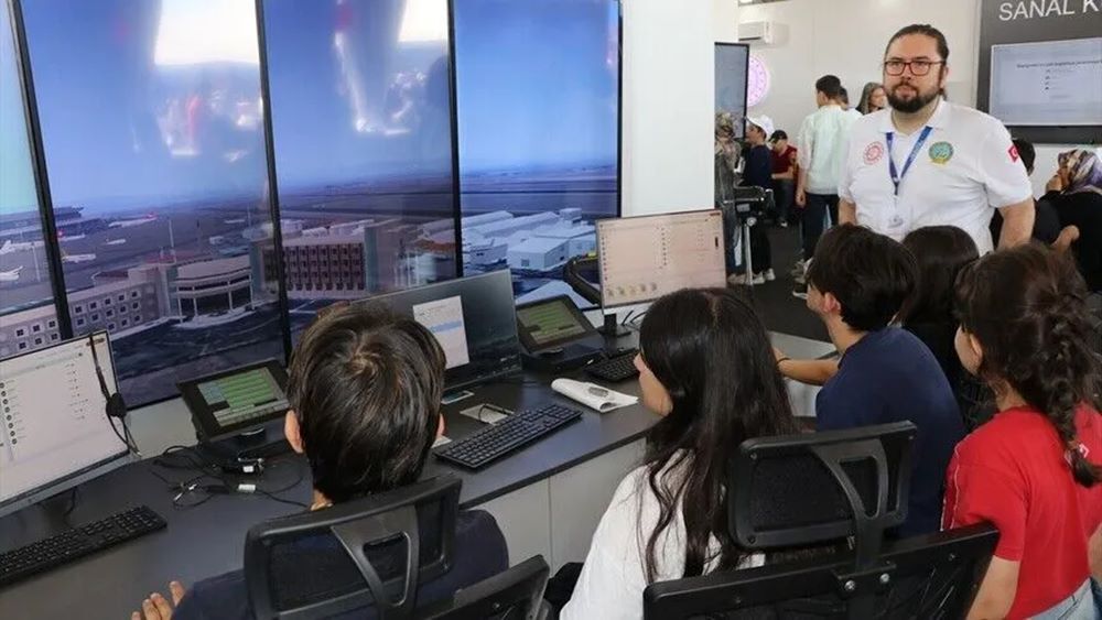 DHMİ'den TEKNOFEST Güneydoğu'da uygulamalı hava trafik kontrolörlüğü eğitimi