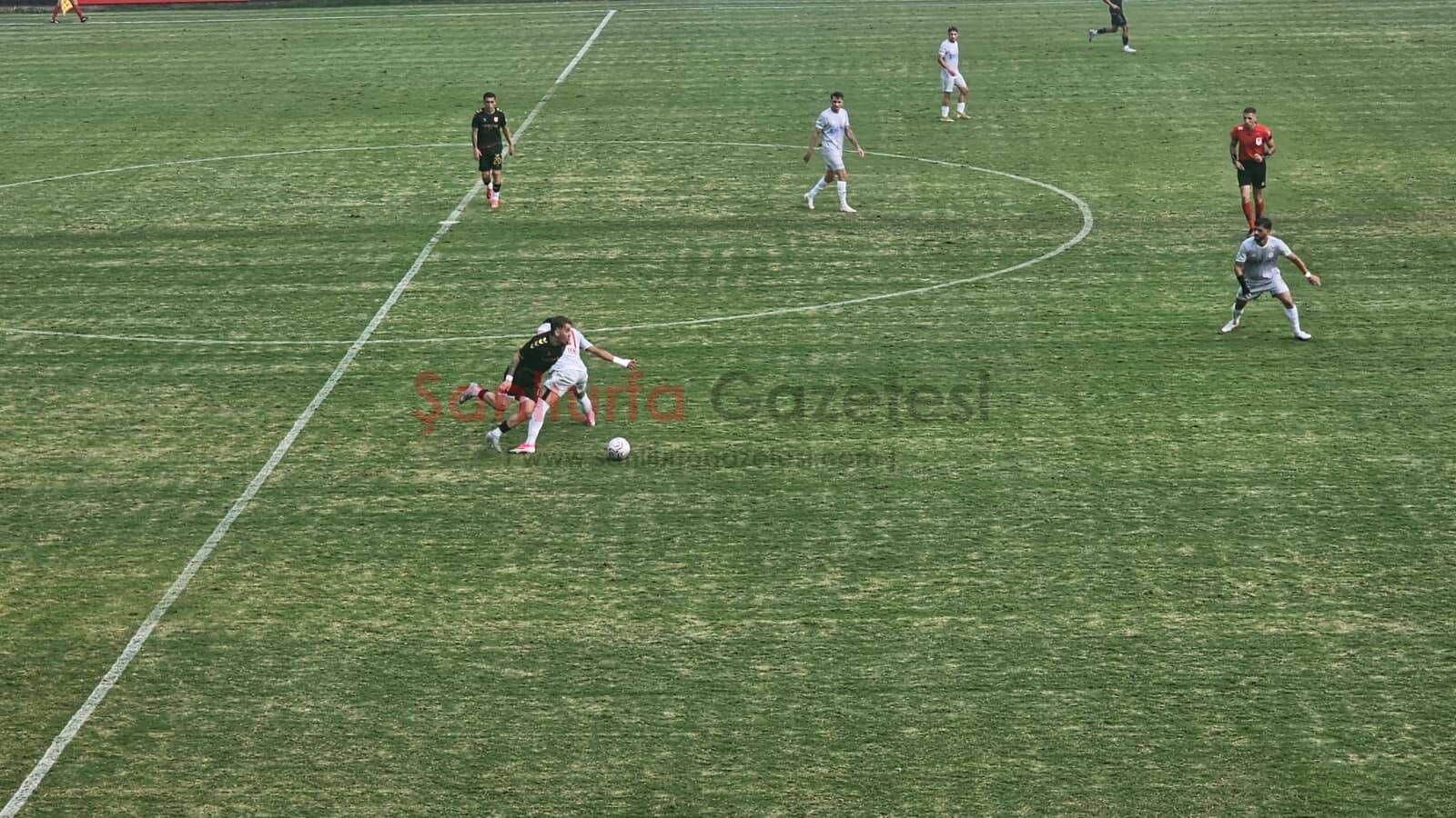 Karaköprü Belediyespor-Bitlis Spor Maçında İlk Yarı Golsüz Geçildi!