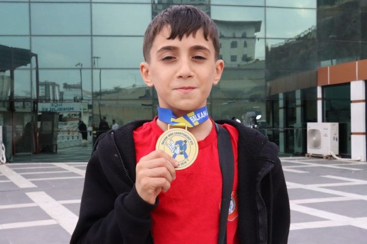 Dört Rakibini De Geçti! Şanlıurfalı Mustafa Ayata Balkan Şampiyonu Oldu-1
