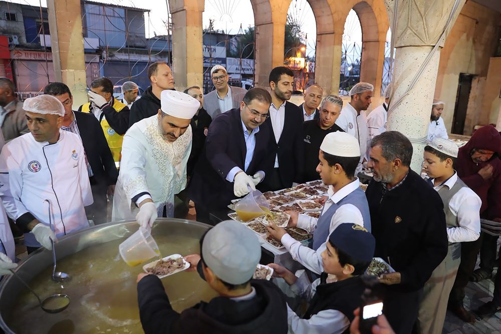 Hali̇li̇ye Beledi̇yesi̇nden Bi̇nlerce Vatandaşa Geleneksel Ti̇ri̇t İkrami (6)
