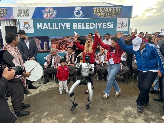 Robotlar Halay Çekti, Teknofest Alanı Renklendi! İşte O Görüntüler (1)