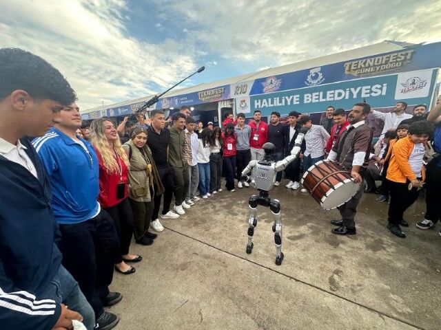 Robotlar Halay Çekti, Teknofest Alanı Renklendi! İşte O Görüntüler (3)