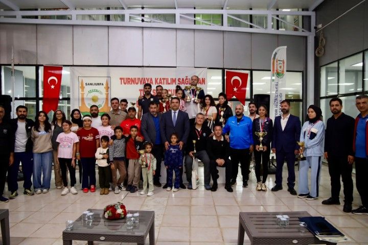 Şanlıurfa’da 140 Sporcu Kortlara Çıktı! İşte Tenis Turnuvasının Kazananları (5)