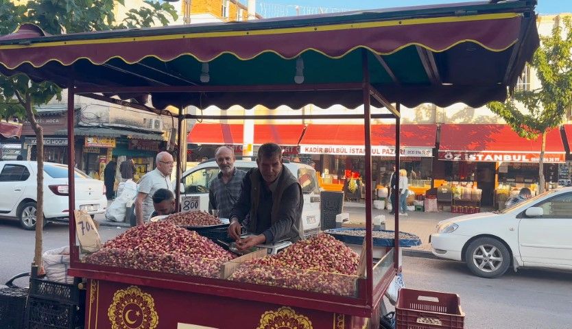 Şanlıurfa’da Fıstık Tezgâhlarında TEKNOFEST Bereketi! Fiyatlar Dikkat Çekti