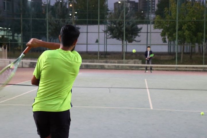 Şanlıurfa’da Kortlarda Cumhuriyet Heyecanı 140 Sporcu Mücadeleye Başladı (2)