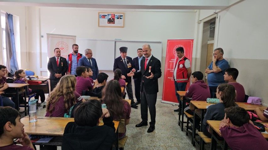 Şanlıurfa’da Milli Bilinç İçin Gaziler Öğrencilerle Bir Araya Geldi (2)