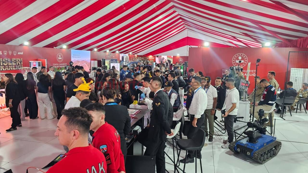 Şanlıurfa’da Teknofest Heyecanı Jandarma Çadırında Zirveye Ulaştı (3)