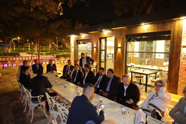 Şanlıurfa’nın Tarihi Mekânında Uluslararası Gece Barutçu Hanı Konuklarını Ağırladı (2)