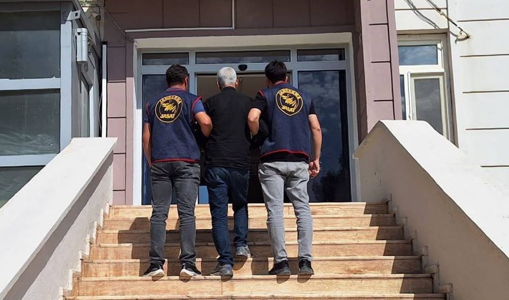 Şanlıurfa'da firari için TEM, JASAT ve jandarmadan ortak operasyon!